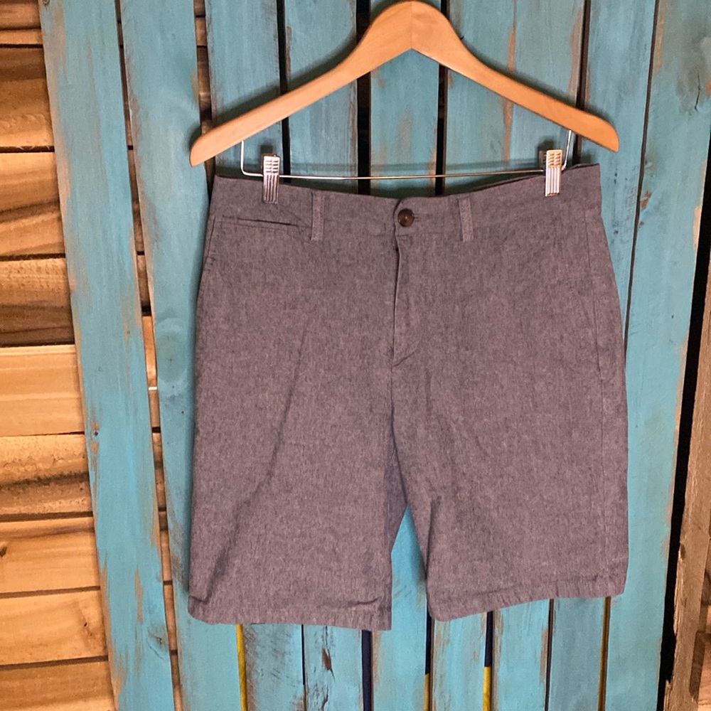 Old Navy Ultimate Slim flex fit flat front shorts size 32x9.5 chambray blue